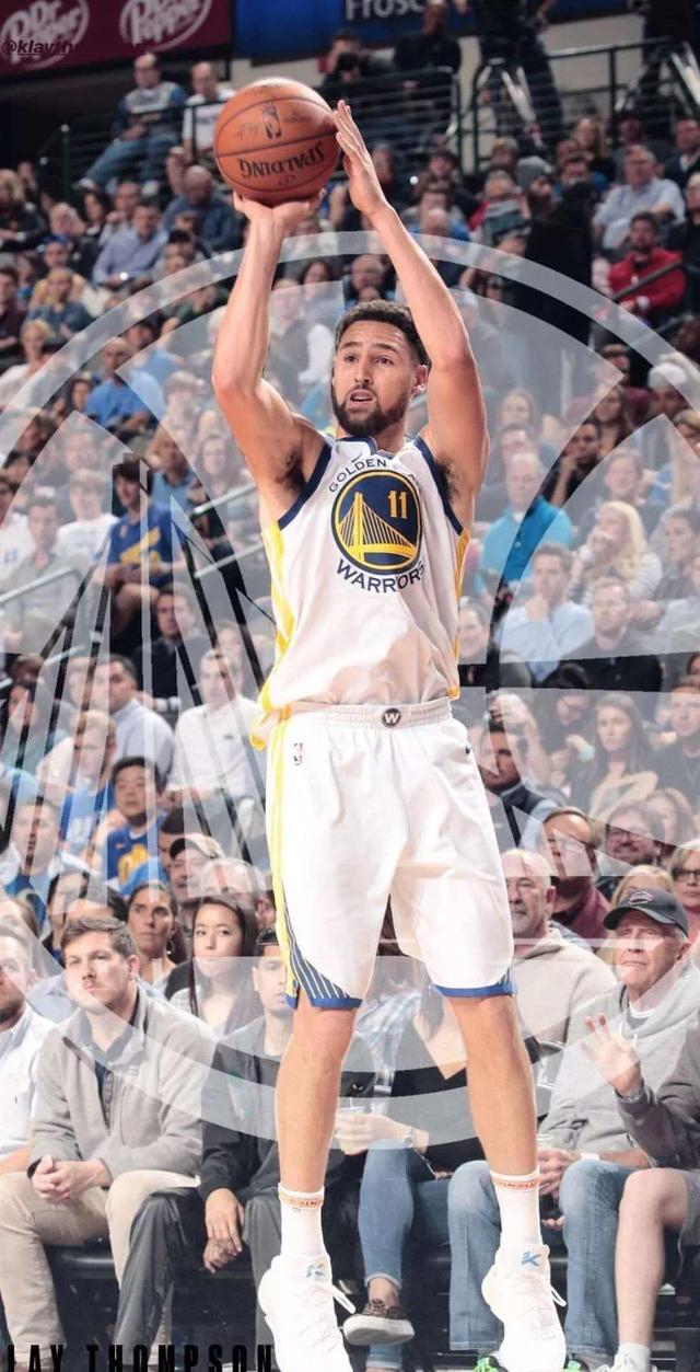 不少球迷在 不少球迷在