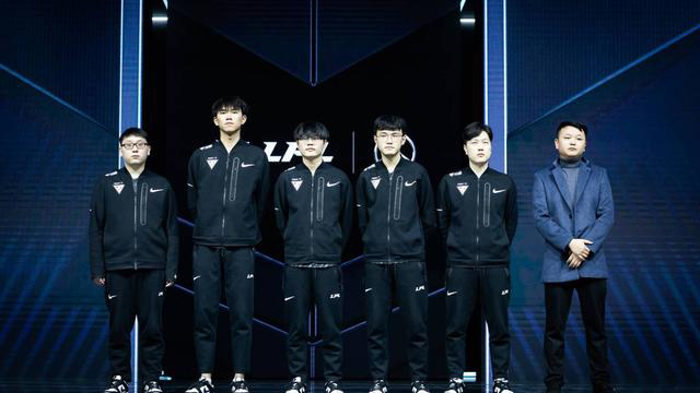 他们在近一 他们在近一